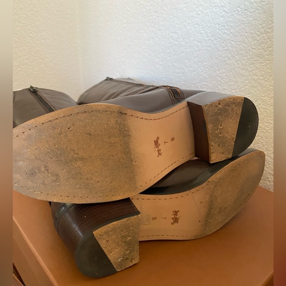 Coach Carolina Calf brown Boots - Picture 9 of 10